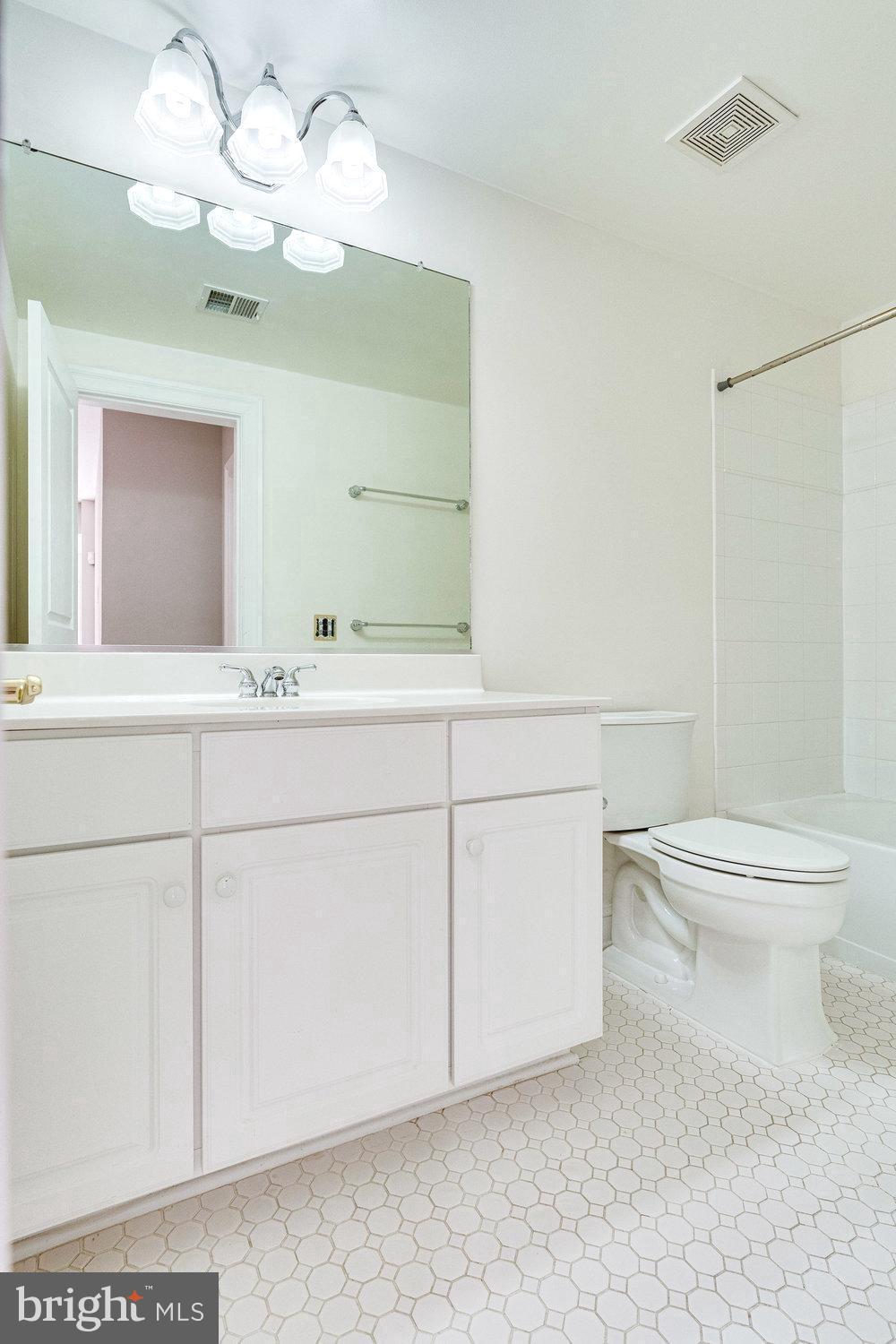 8923 Rhododendron CIRCLE