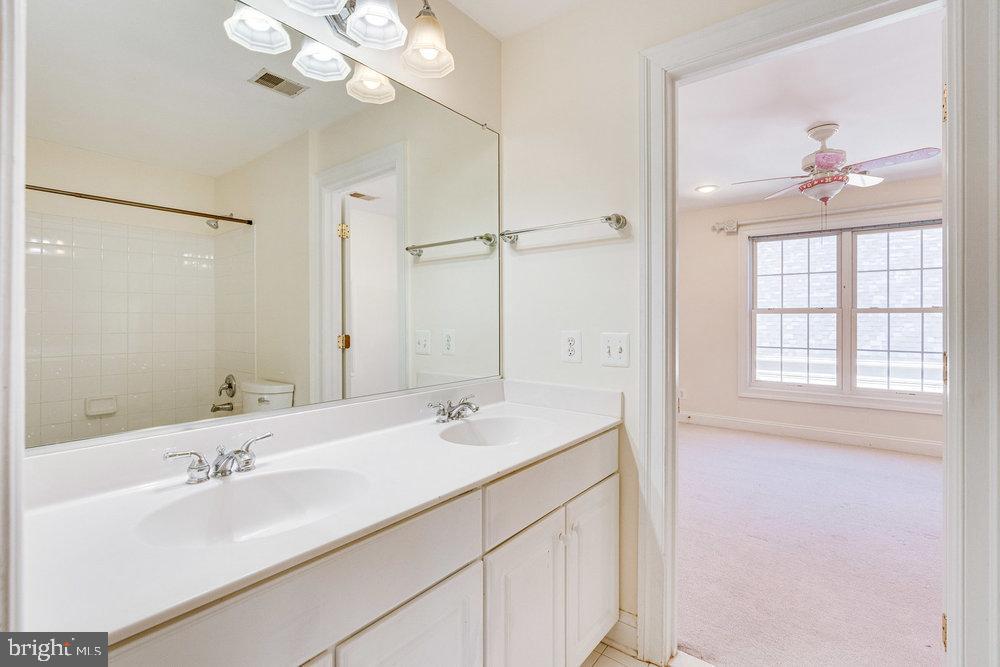 8923 Rhododendron CIRCLE