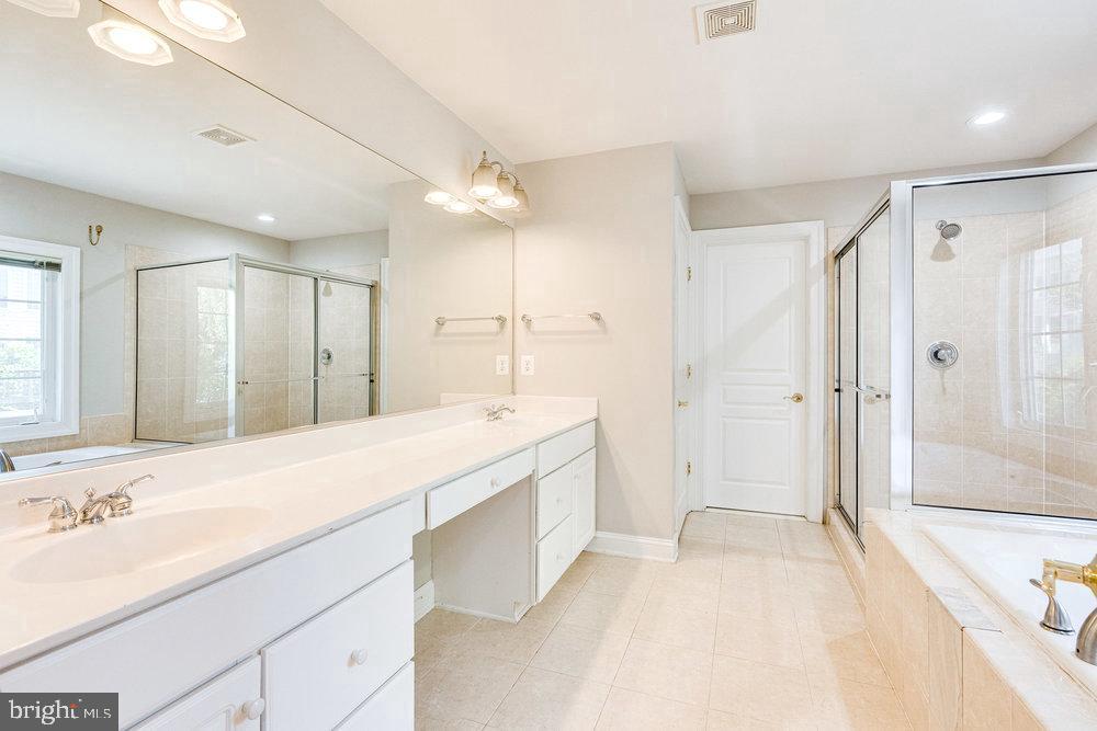 8923 Rhododendron CIRCLE