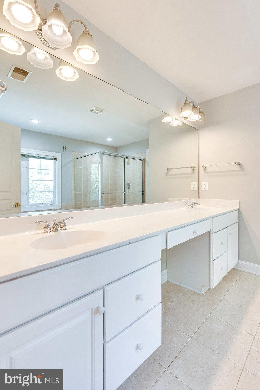 8923 Rhododendron CIRCLE