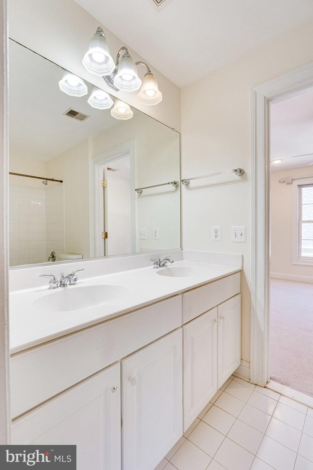 8923 Rhododendron CIRCLE