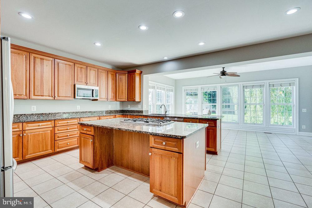 8923 Rhododendron CIRCLE