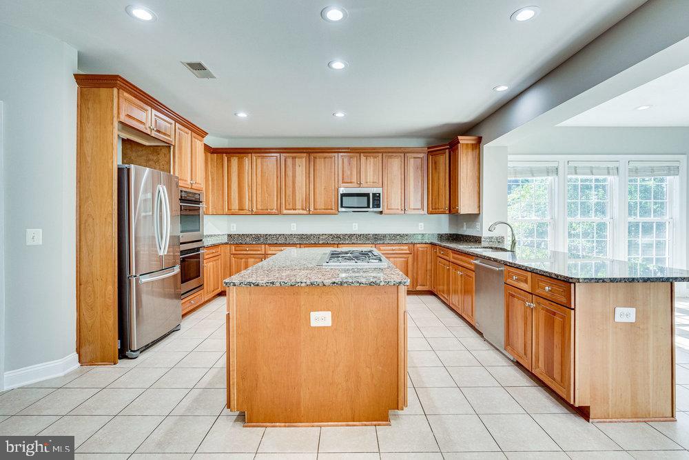8923 Rhododendron CIRCLE