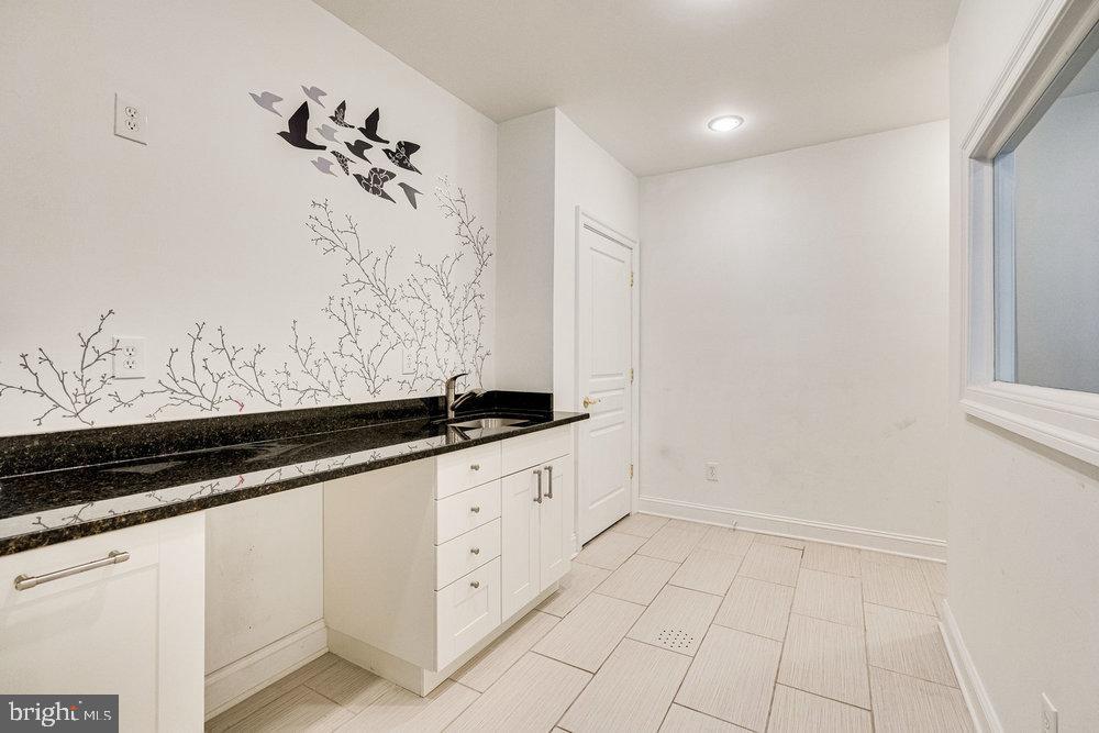 8923 Rhododendron CIRCLE