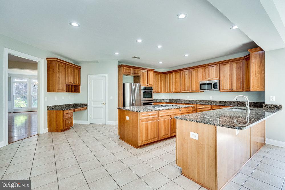 8923 Rhododendron CIRCLE