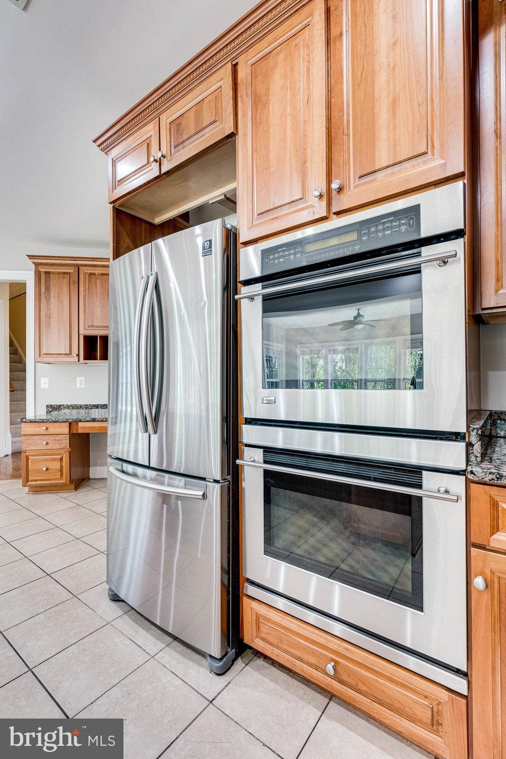 8923 Rhododendron CIRCLE