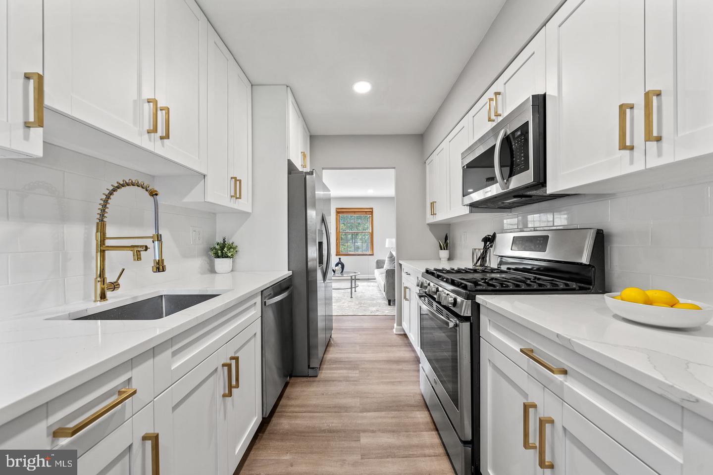 14853 Bodley SQUARE