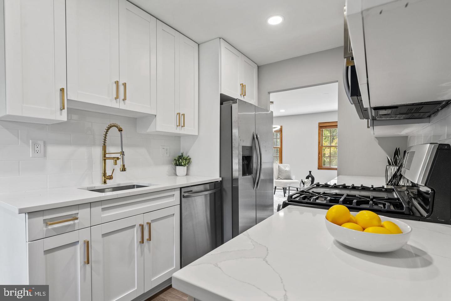 14853 Bodley SQUARE