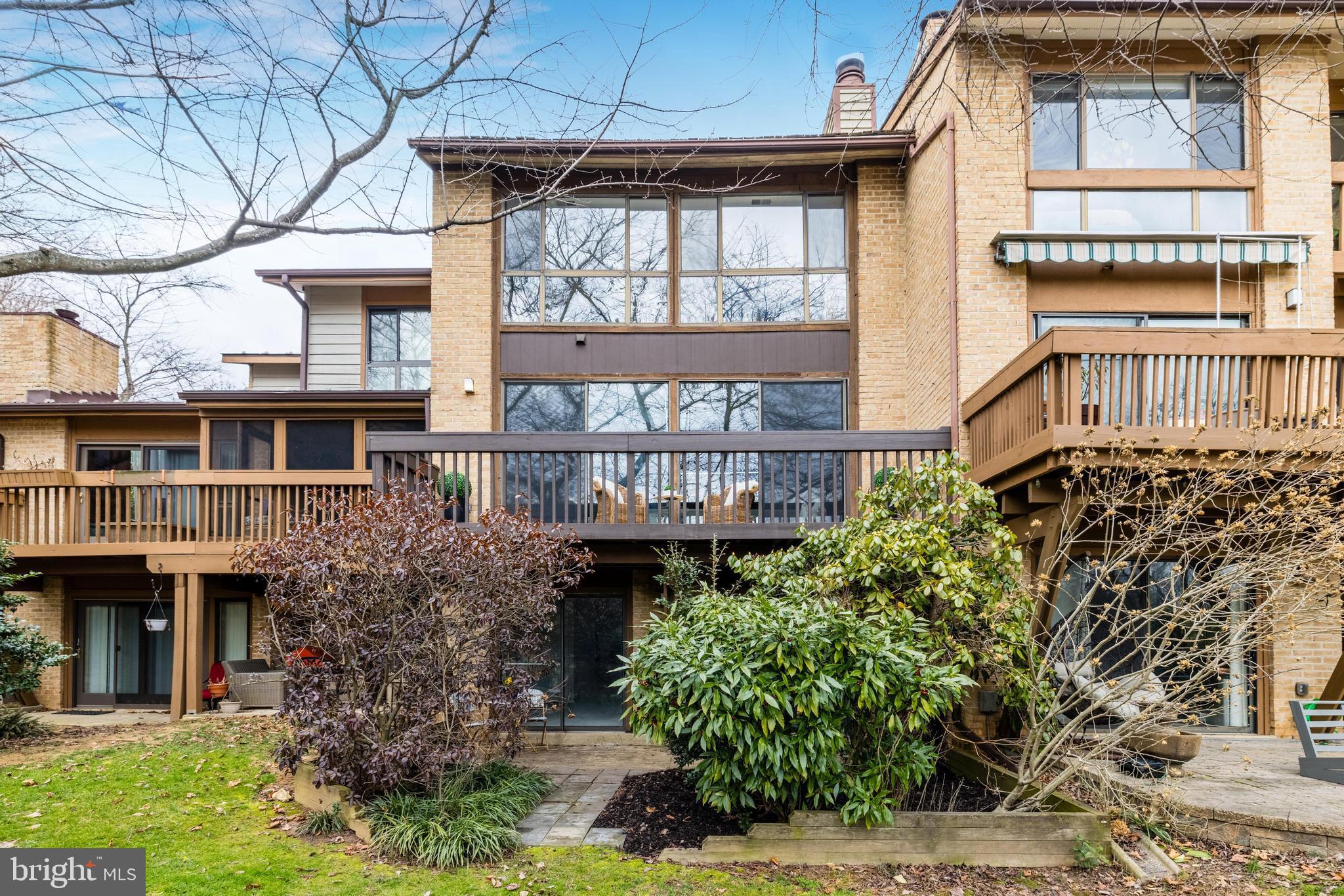 2033 Lakewinds DRIVE
