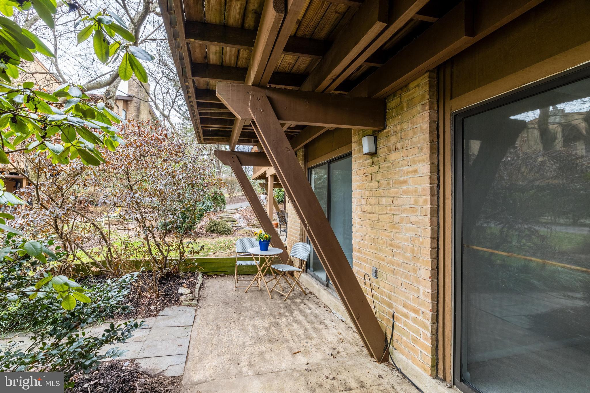 2033 Lakewinds DRIVE