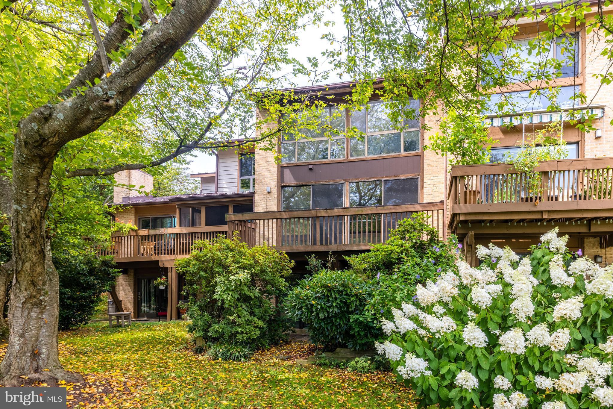 2033 Lakewinds DRIVE