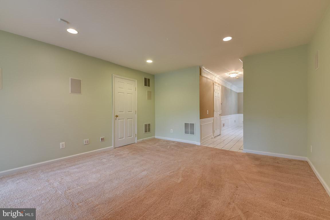 6340 Walking LANE