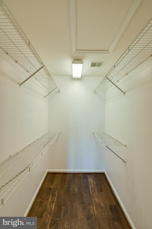 6340 Walking LANE