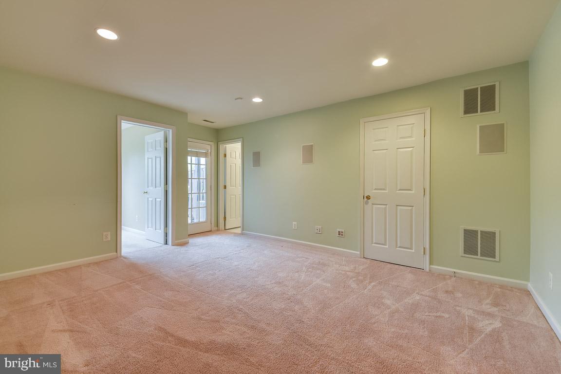 6340 Walking LANE