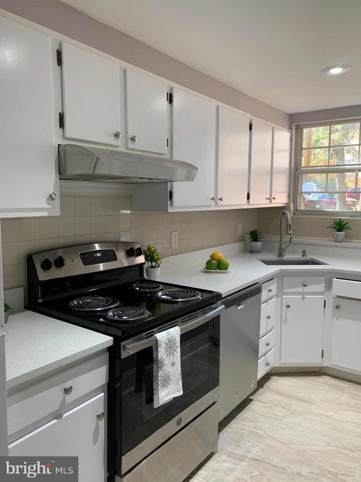 2900 Peyton Randolph DRIVE Unit: 102