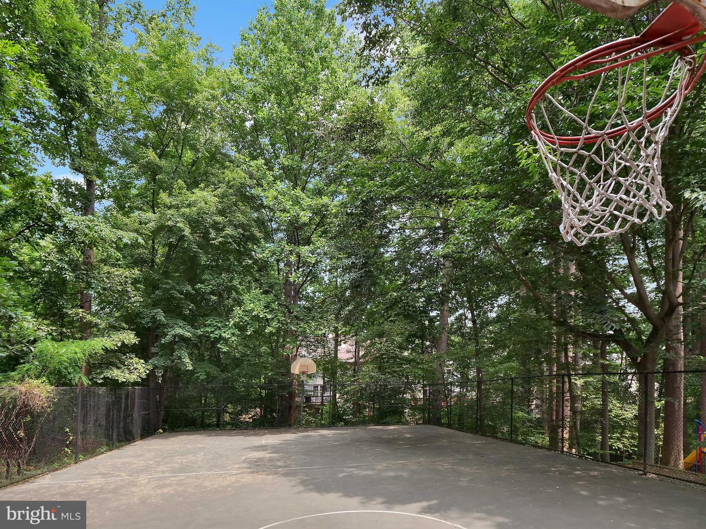 7606 Southern Oak Drive