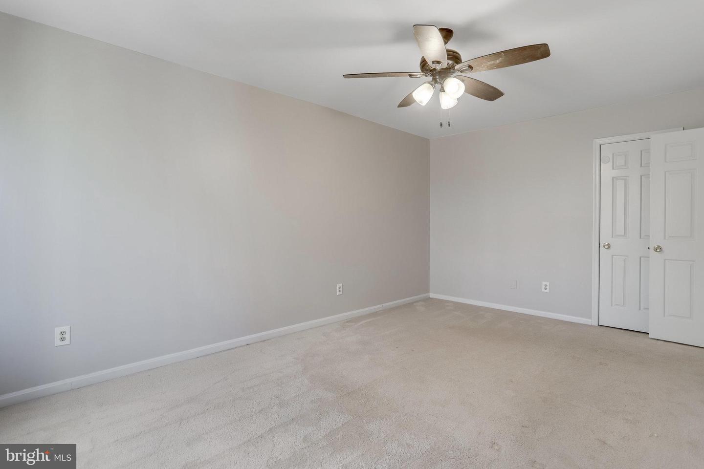 7606 Southern Oak Drive