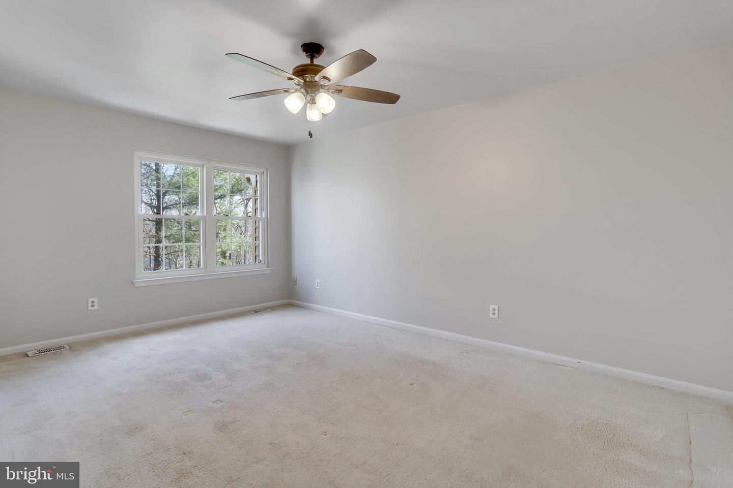 7606 Southern Oak Drive