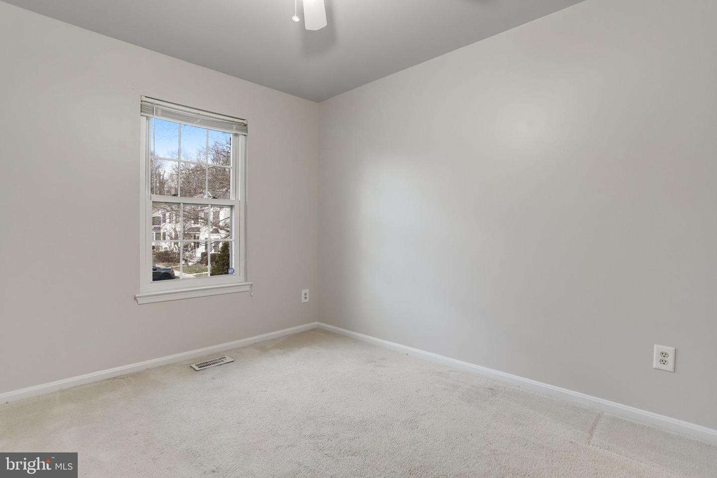 7606 Southern Oak Drive