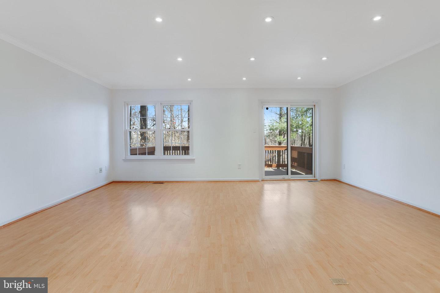 7606 Southern Oak Drive