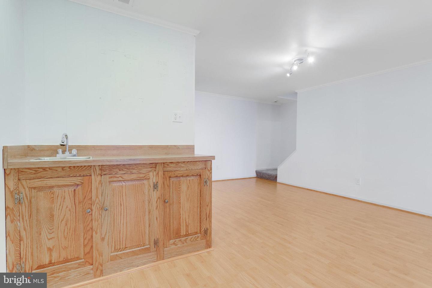 7606 Southern Oak Drive