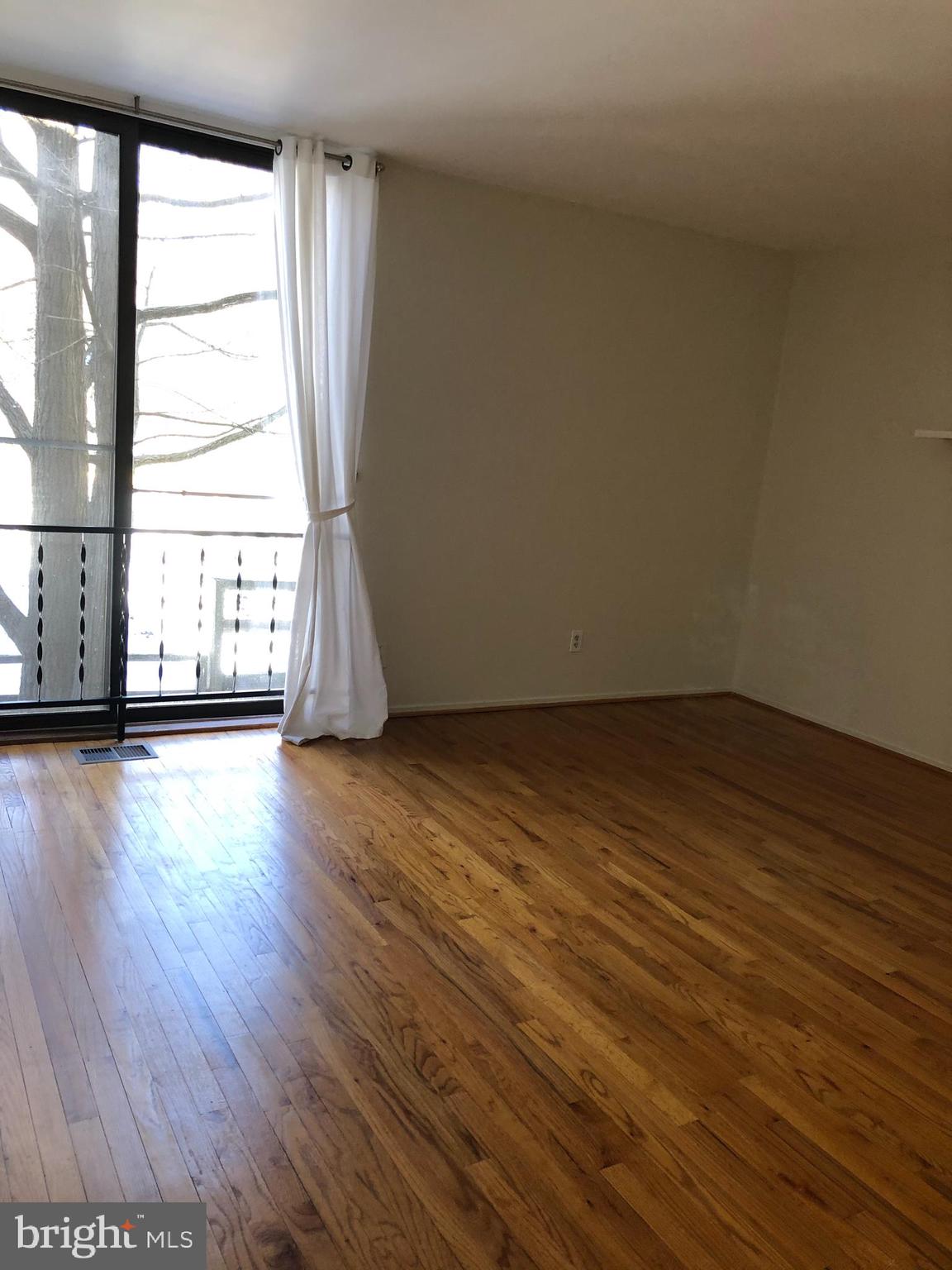 11463 Washington Plz W
