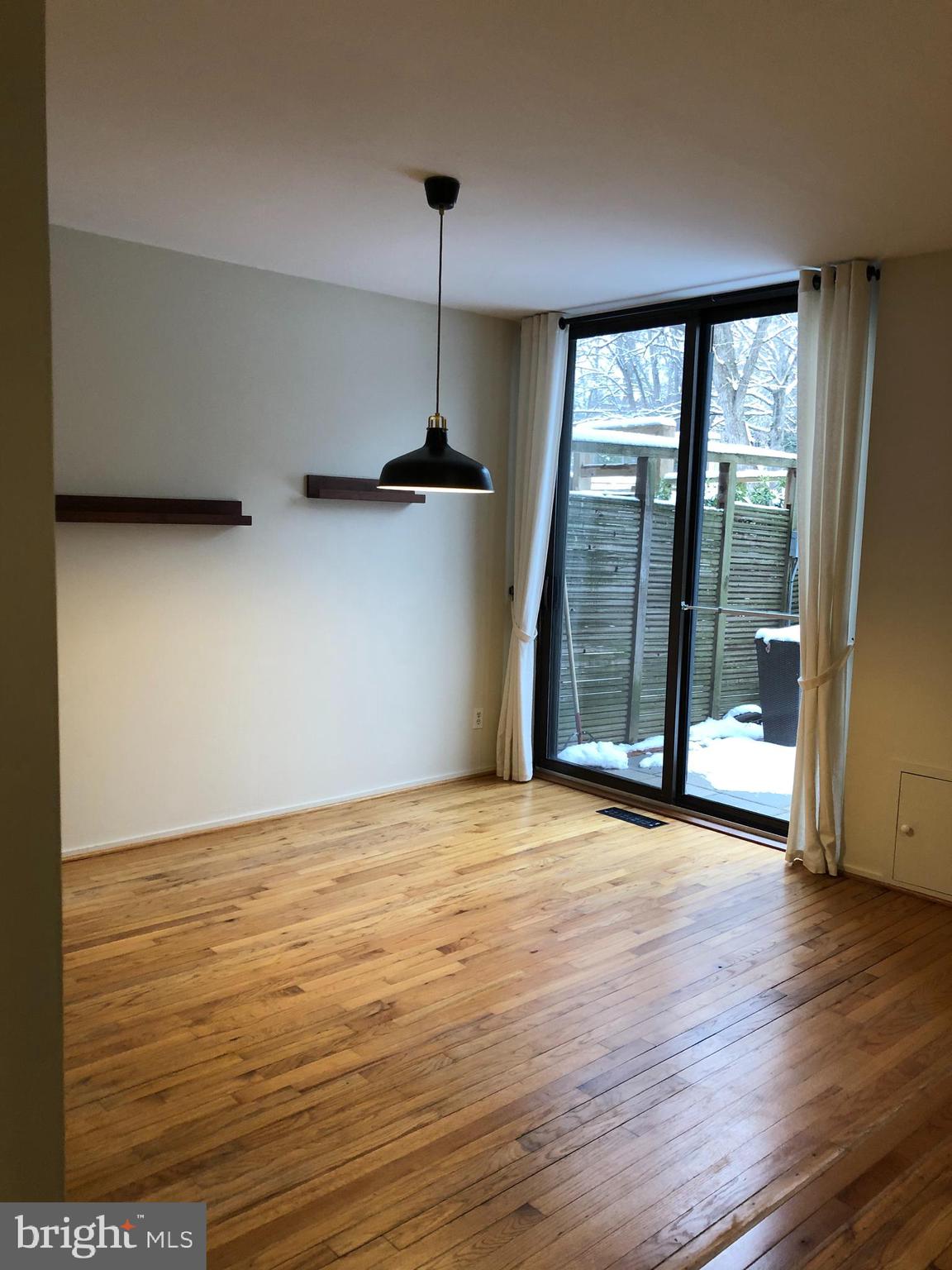 11463 Washington Plz W