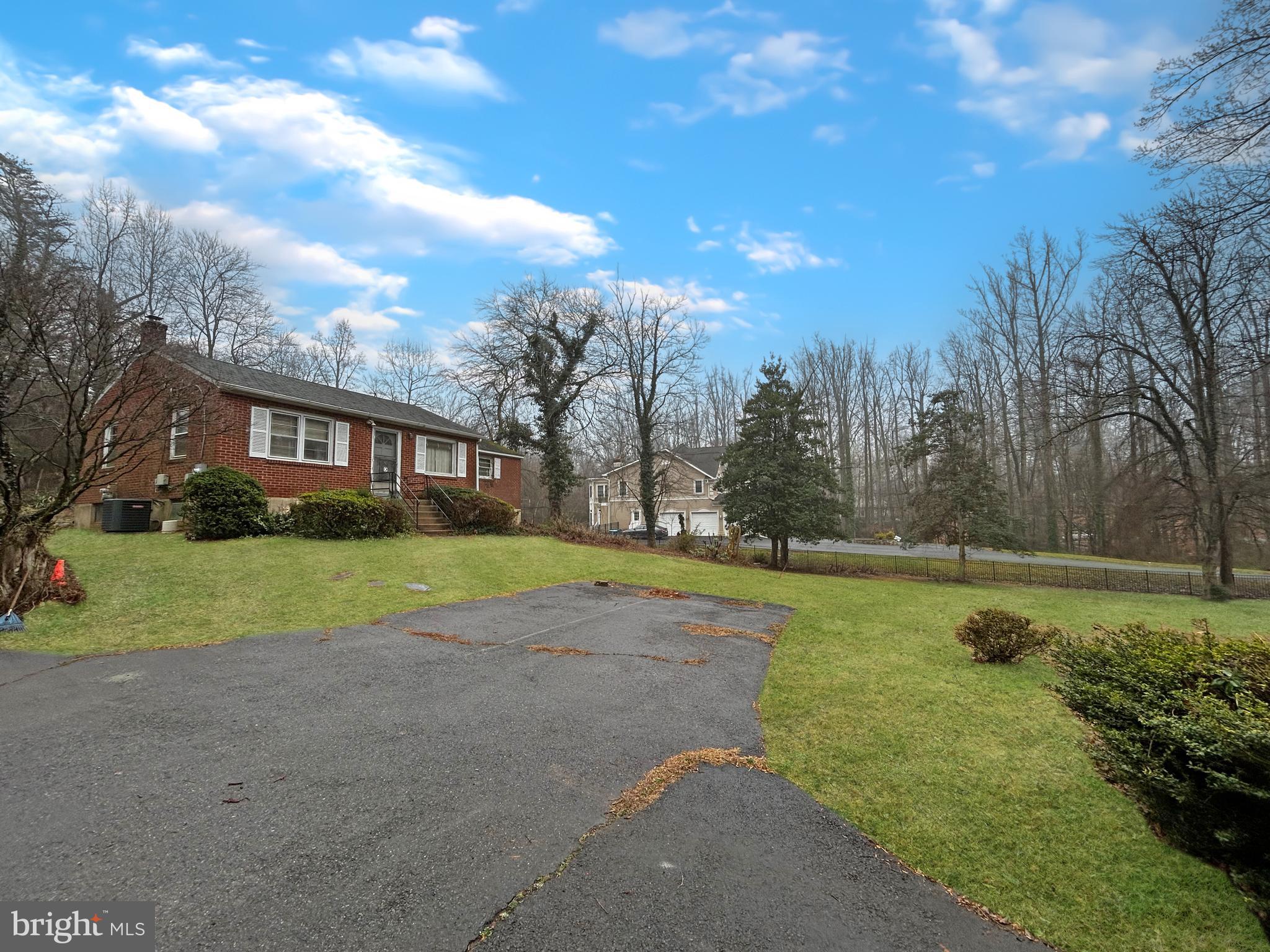 4115 Woodlark Dr