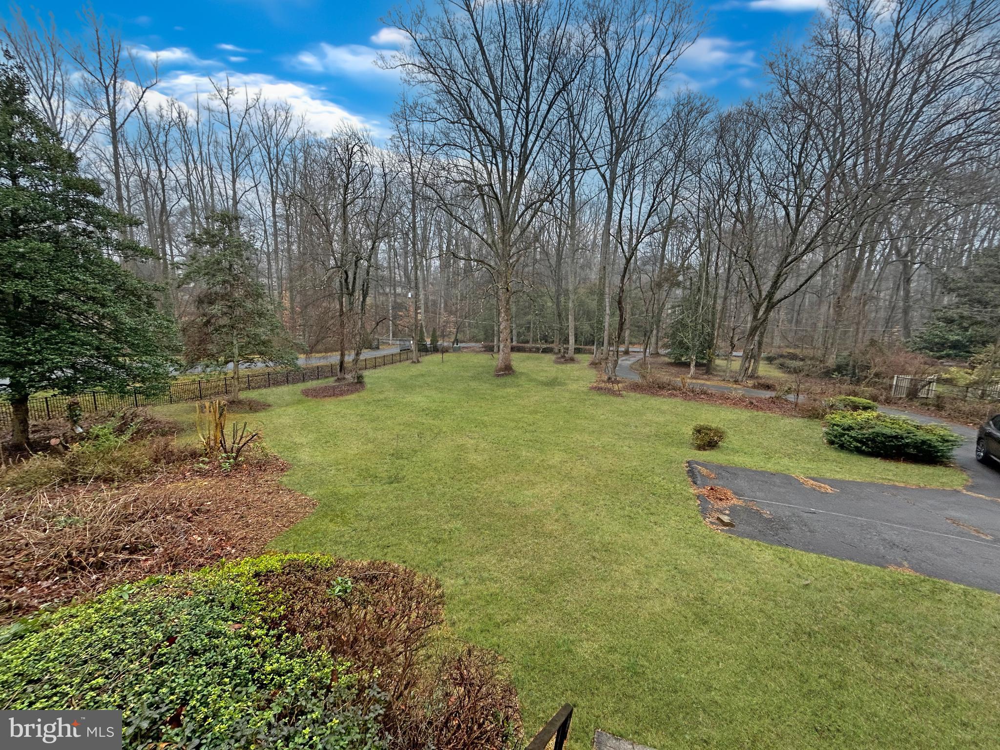 4115 Woodlark Dr