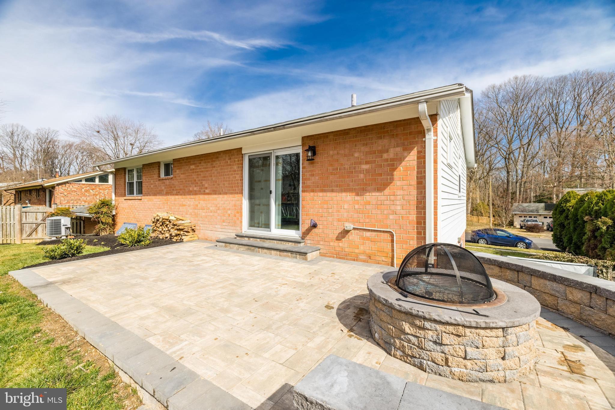 5381 Gainsborough Dr