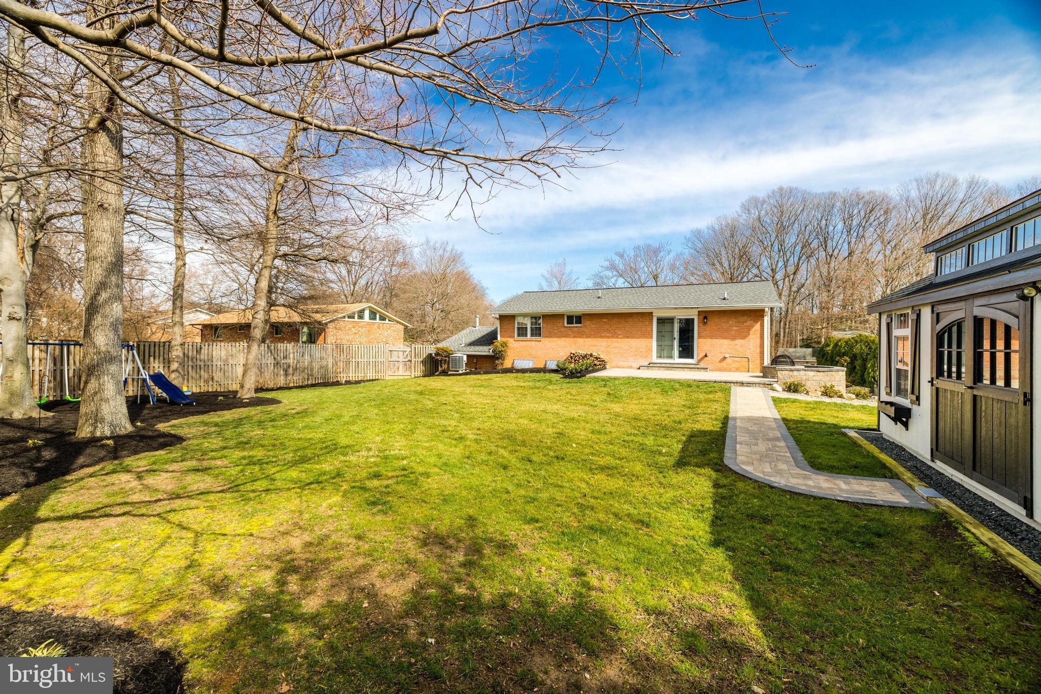 5381 Gainsborough Dr