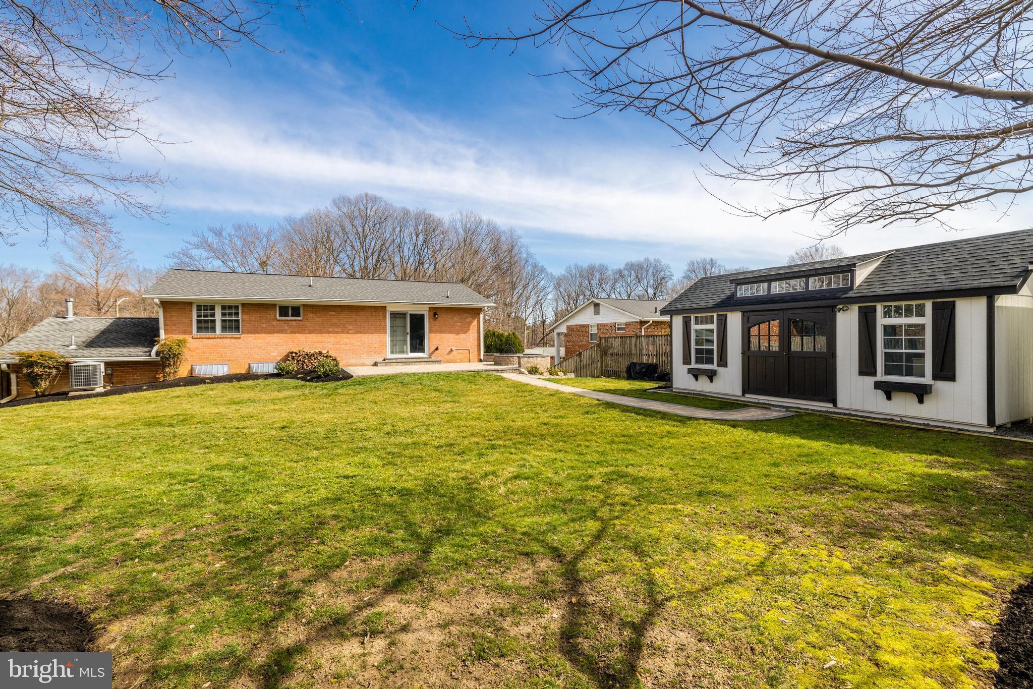 5381 Gainsborough Dr