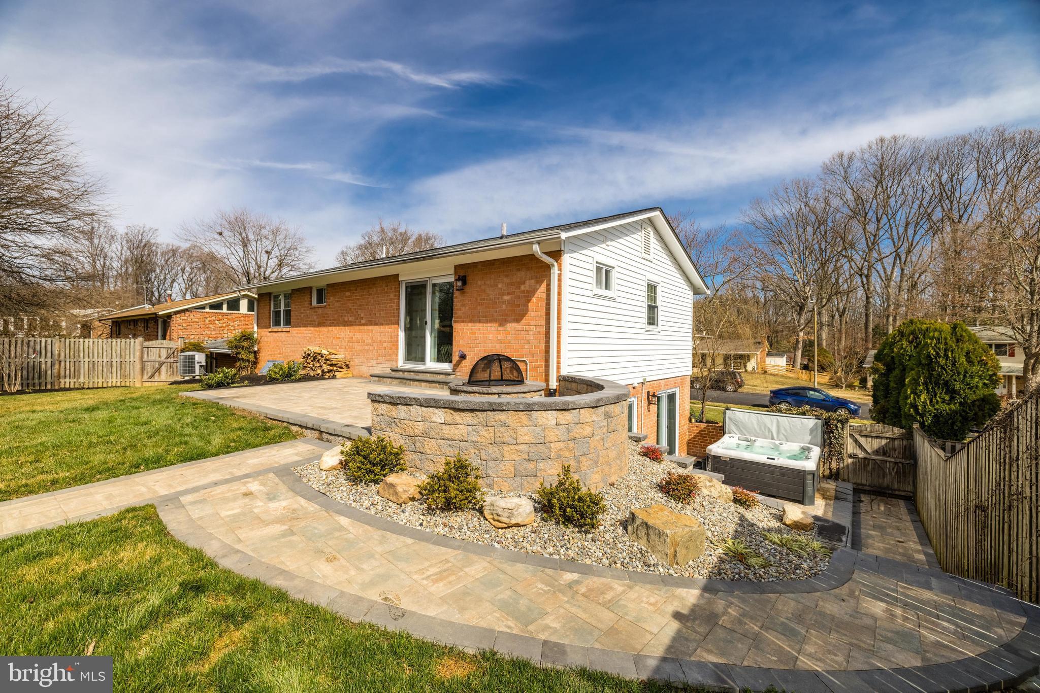 5381 Gainsborough Dr