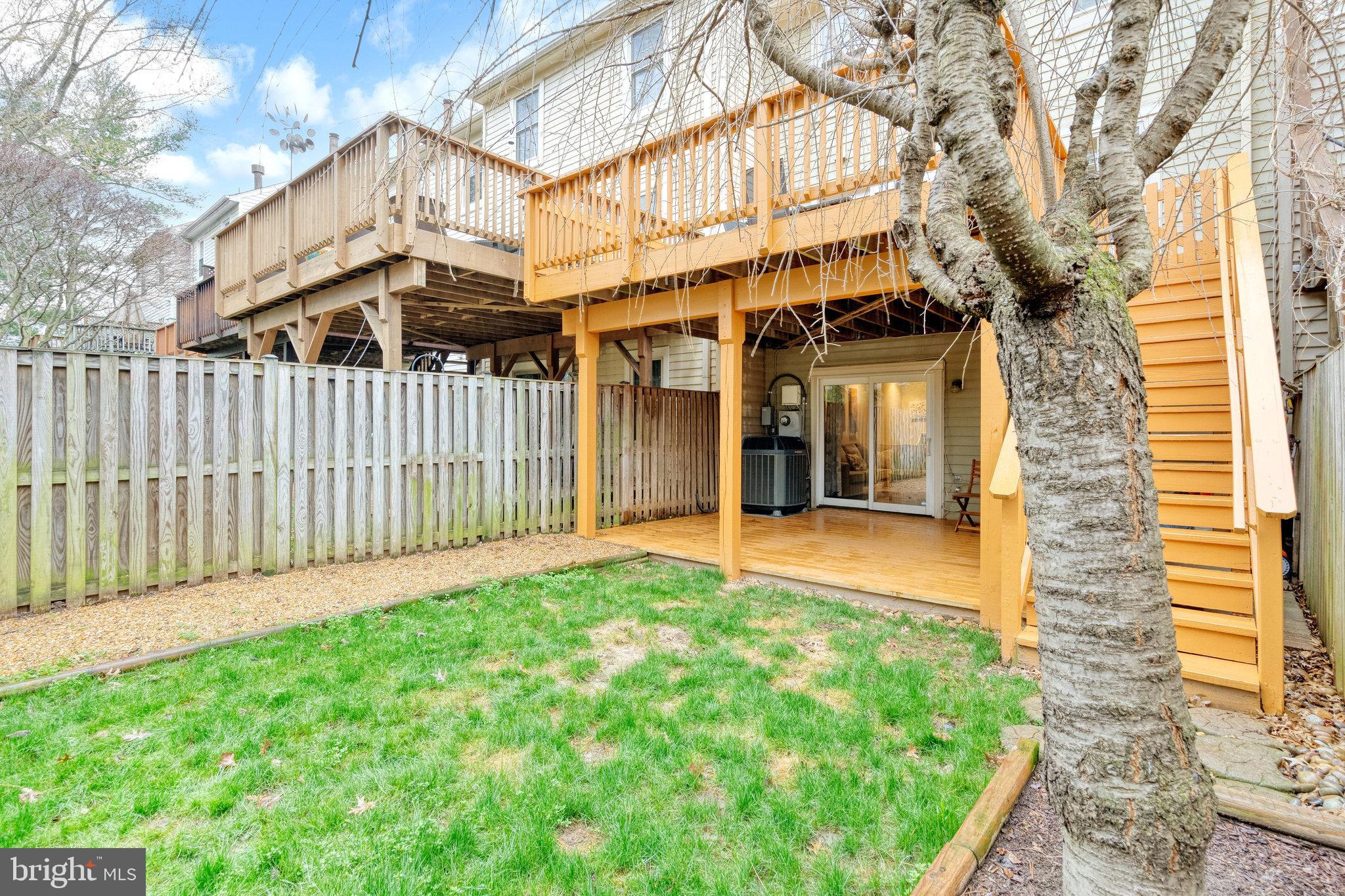 9871 Pond Ct