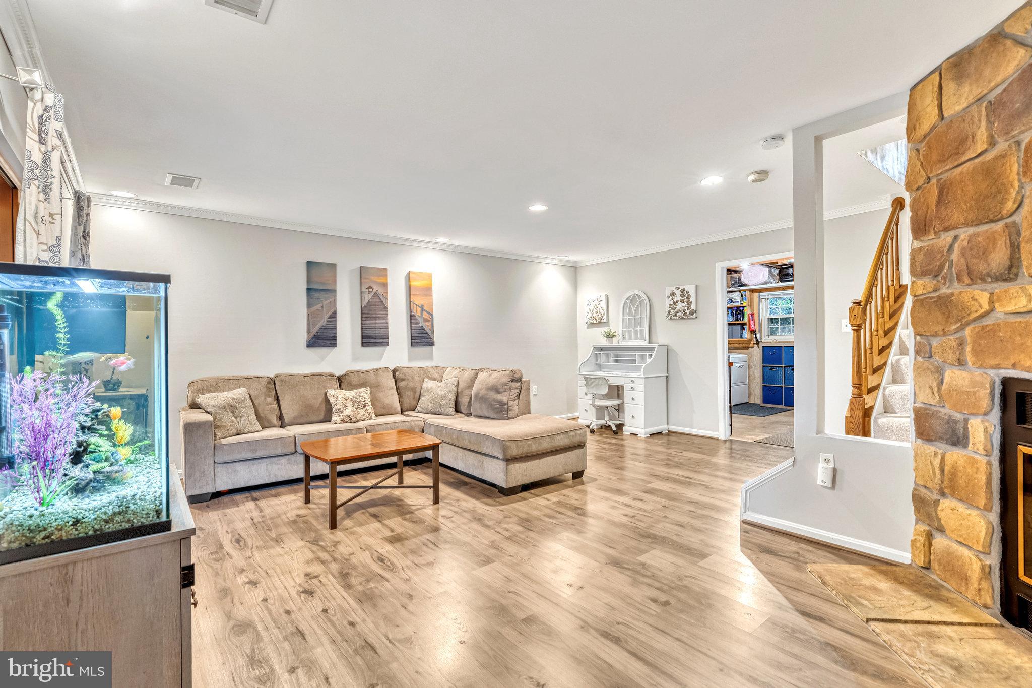 9871 Pond Ct