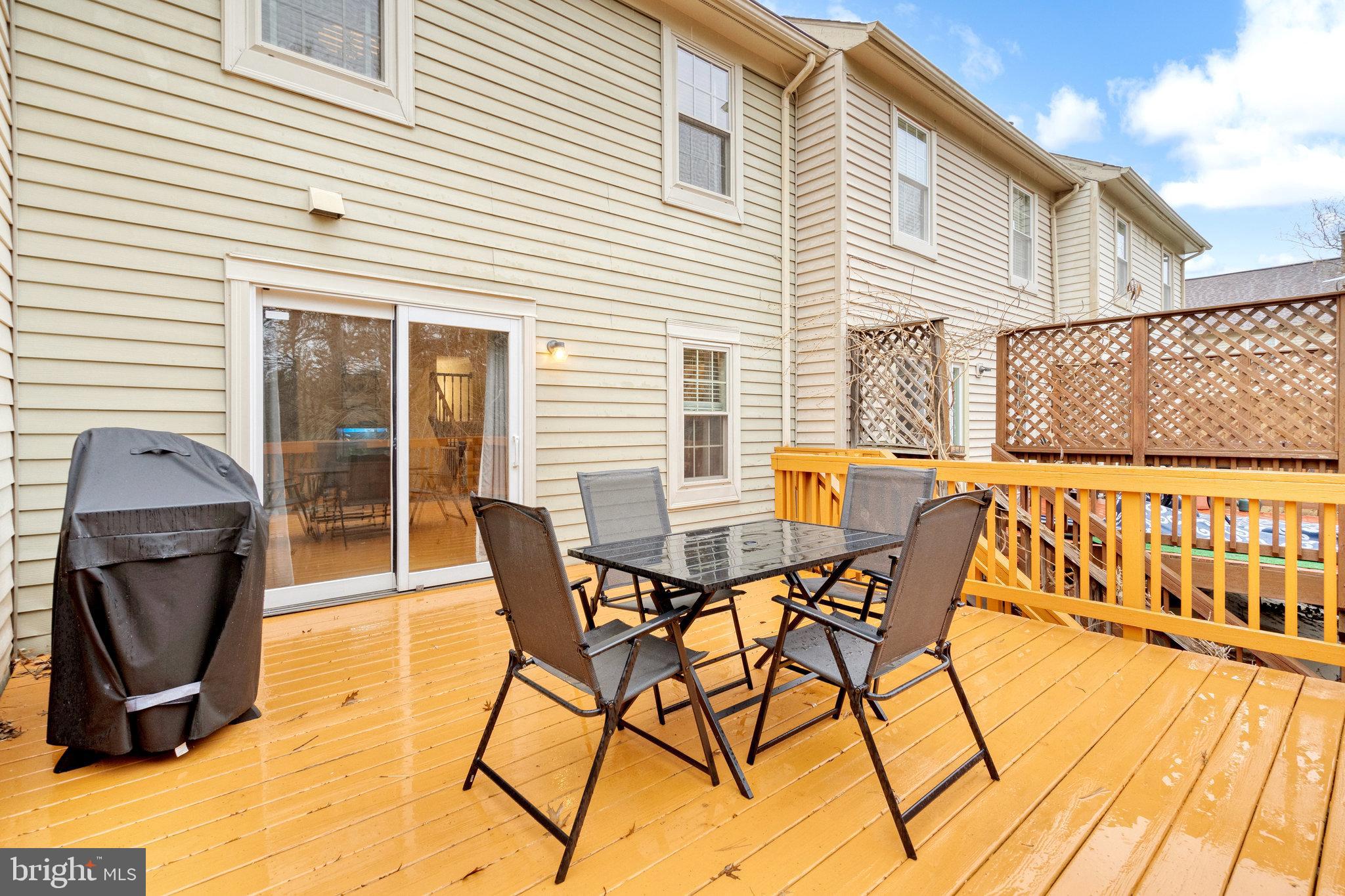 9871 Pond Ct