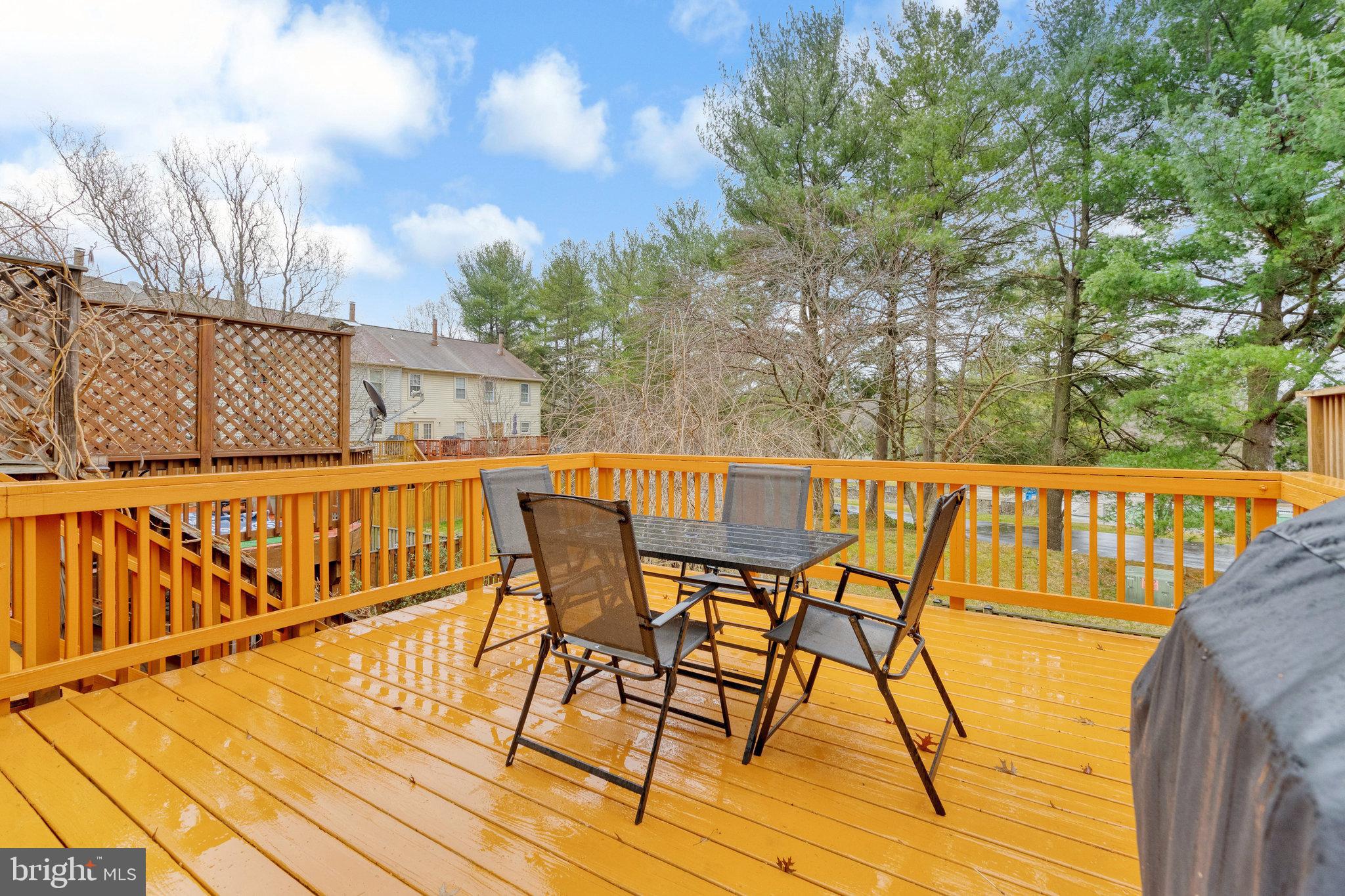 9871 Pond Ct
