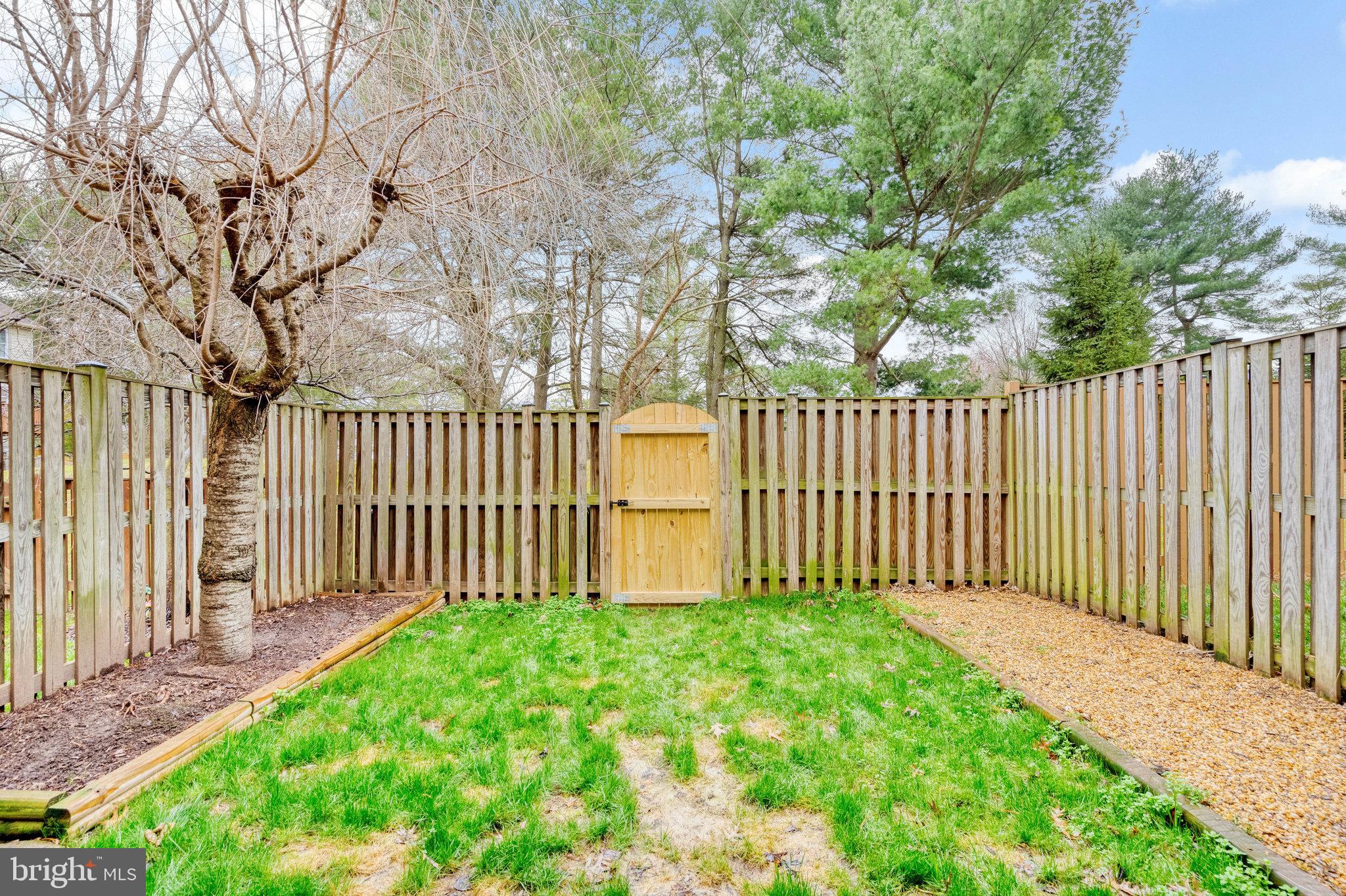 9871 Pond Ct