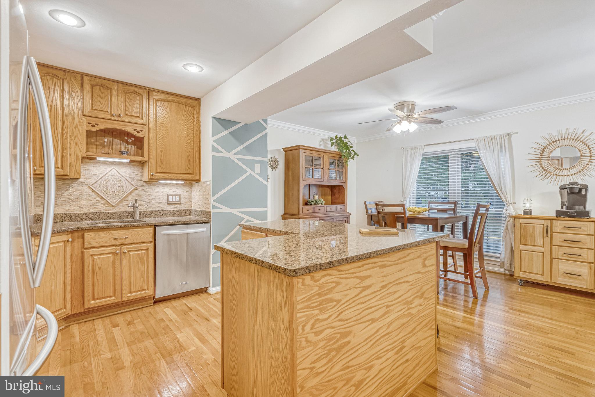 9871 Pond Ct