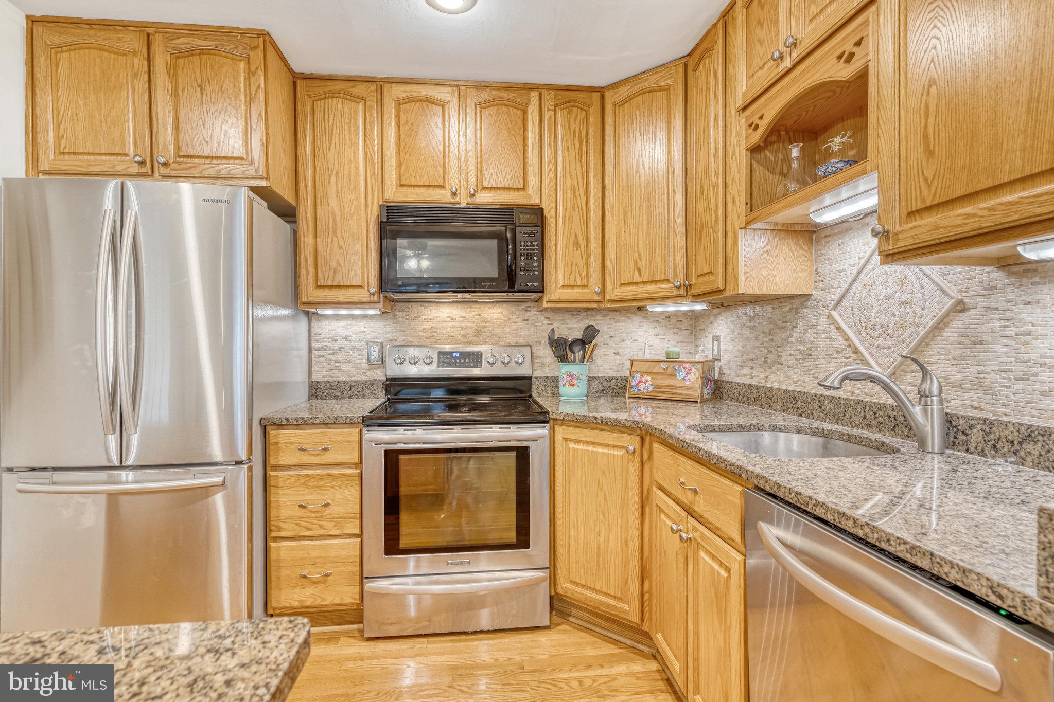 9871 Pond Ct