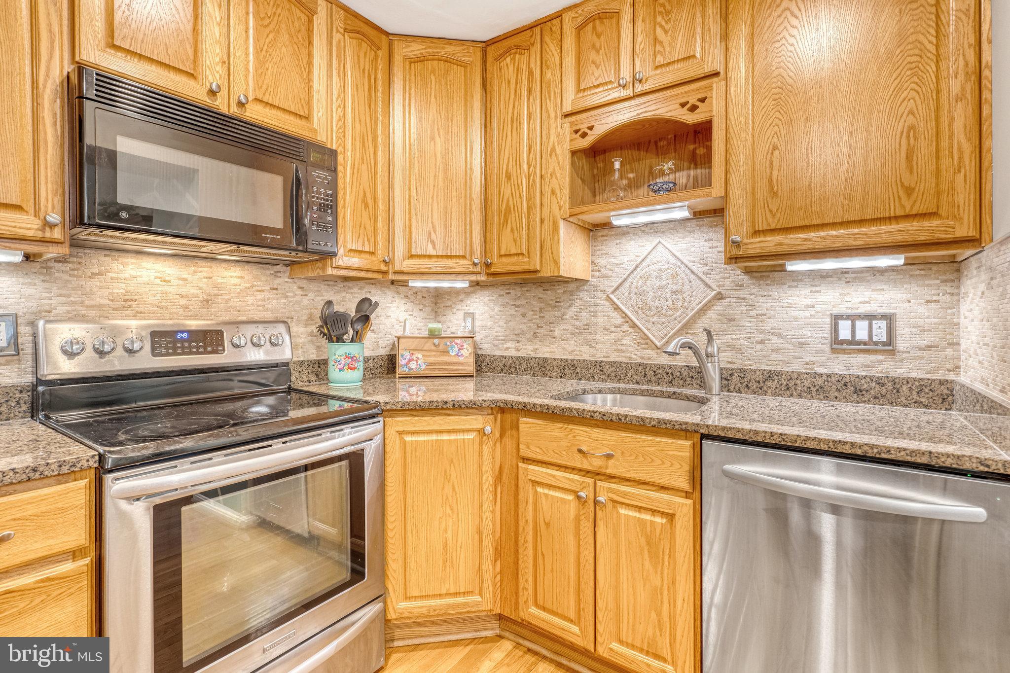 9871 Pond Ct