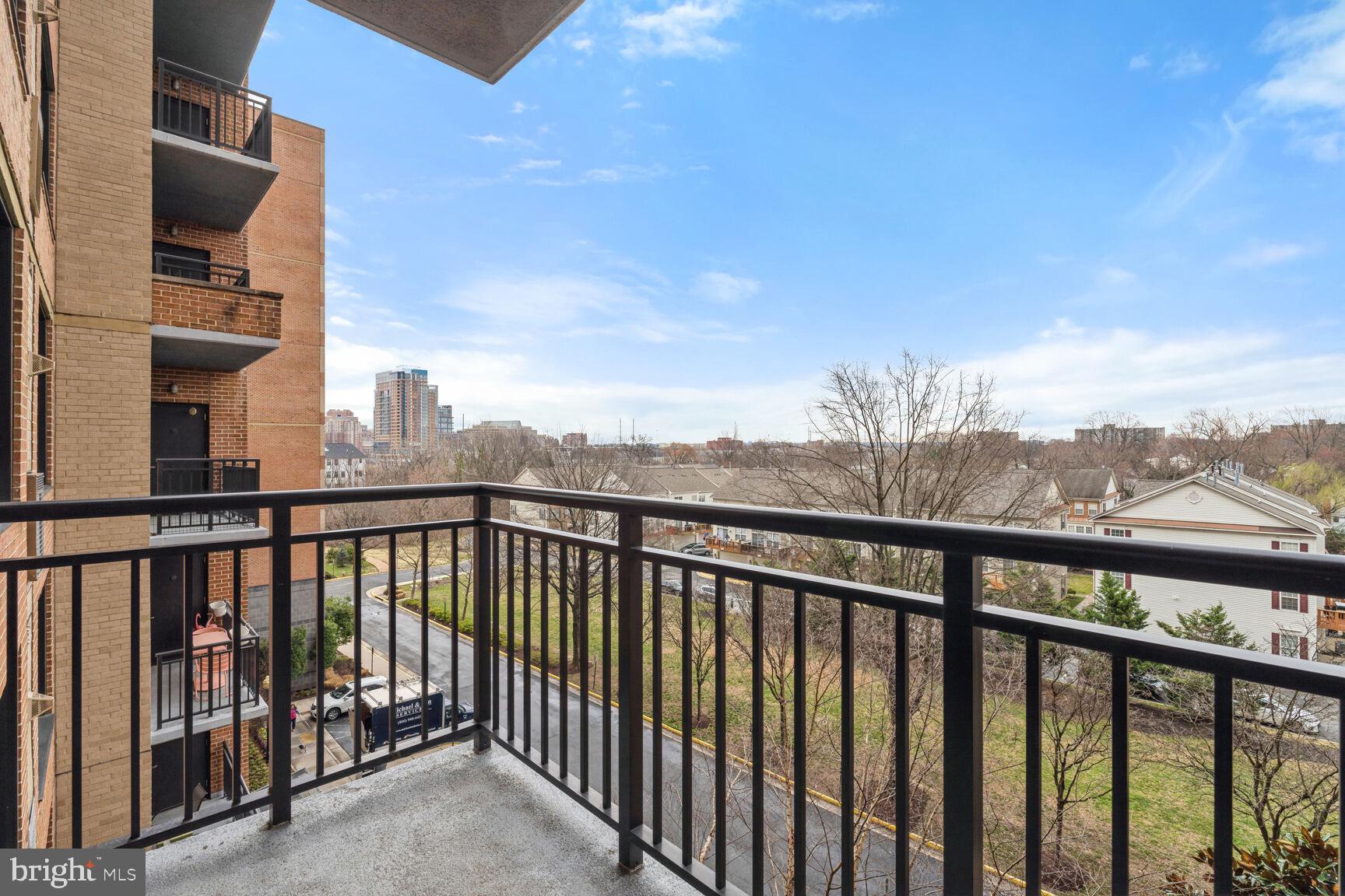 2451 Midtown Ave #611