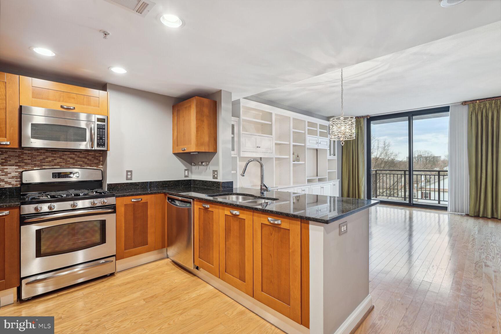 2451 Midtown Ave #611