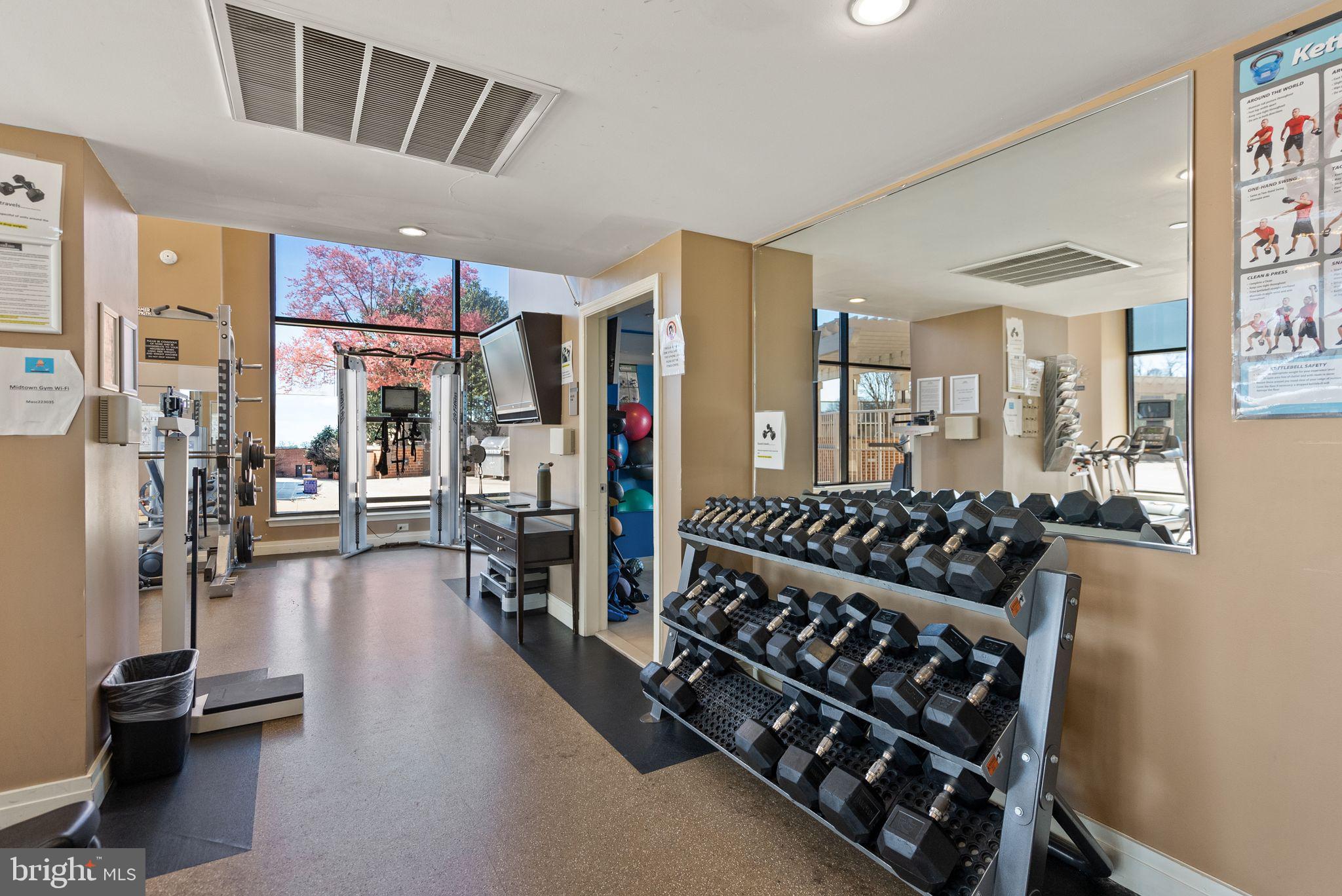 2451 Midtown Ave #818