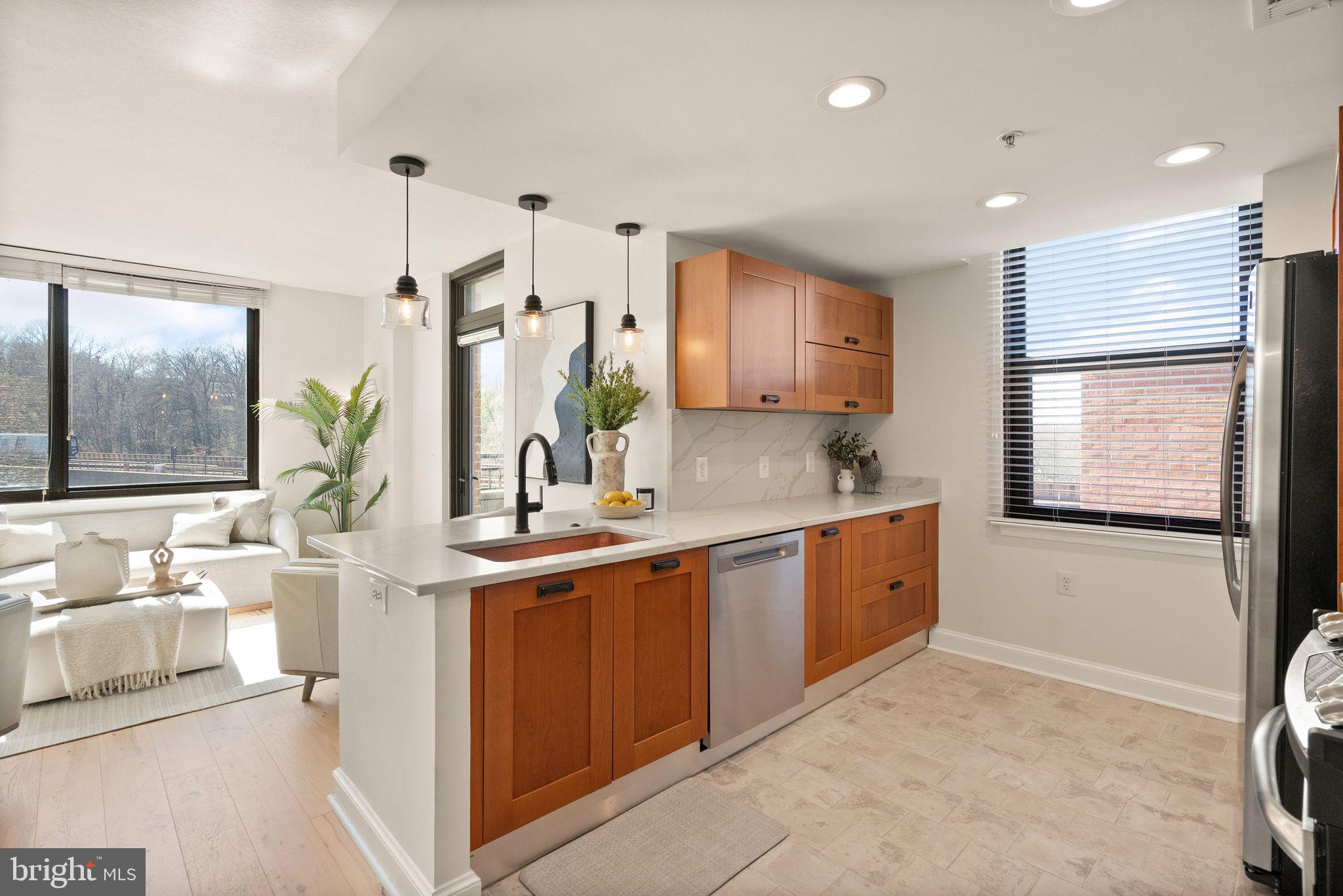 2451 Midtown Ave #818