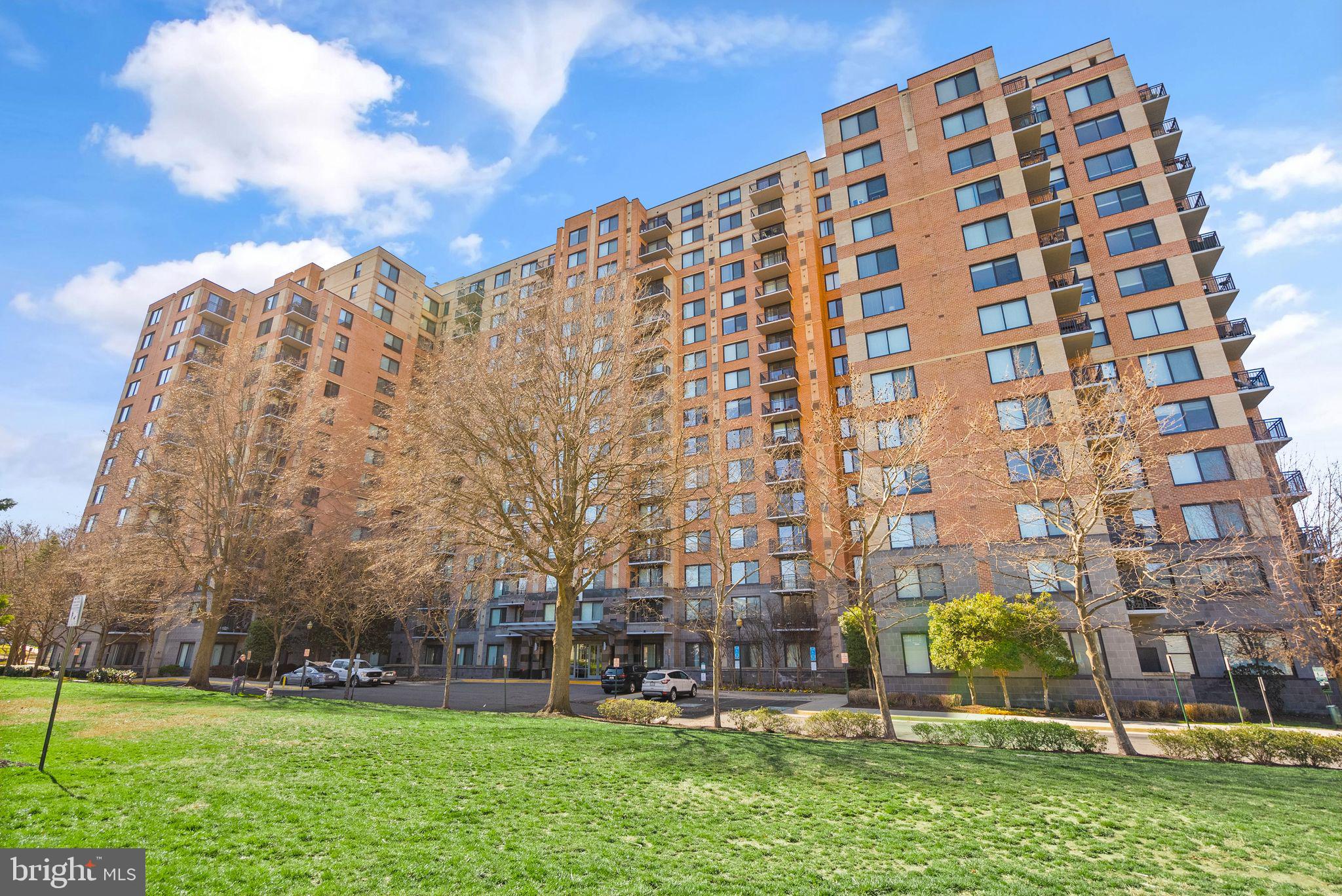 2451 Midtown Ave #818