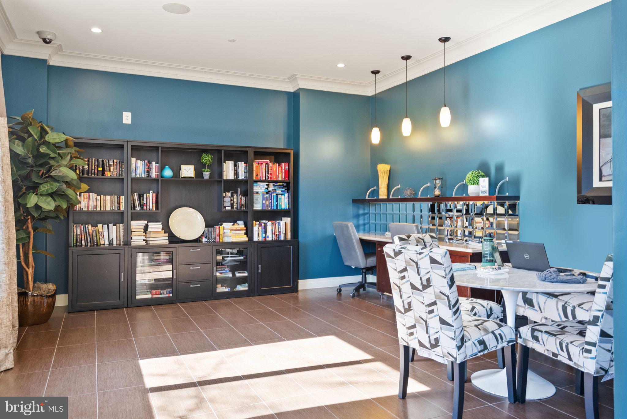 2451 Midtown Ave #818