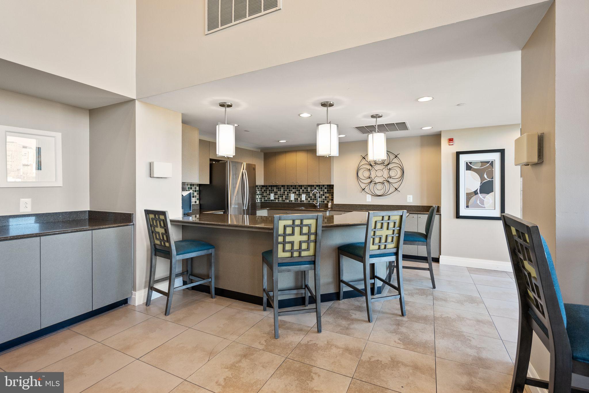 2451 Midtown Ave #818