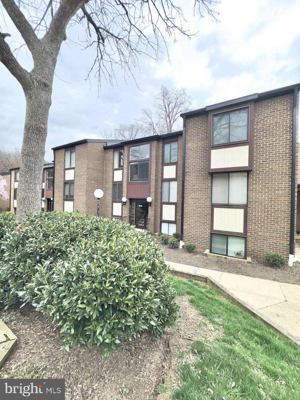 9810 Kingsbridge Dr #201
