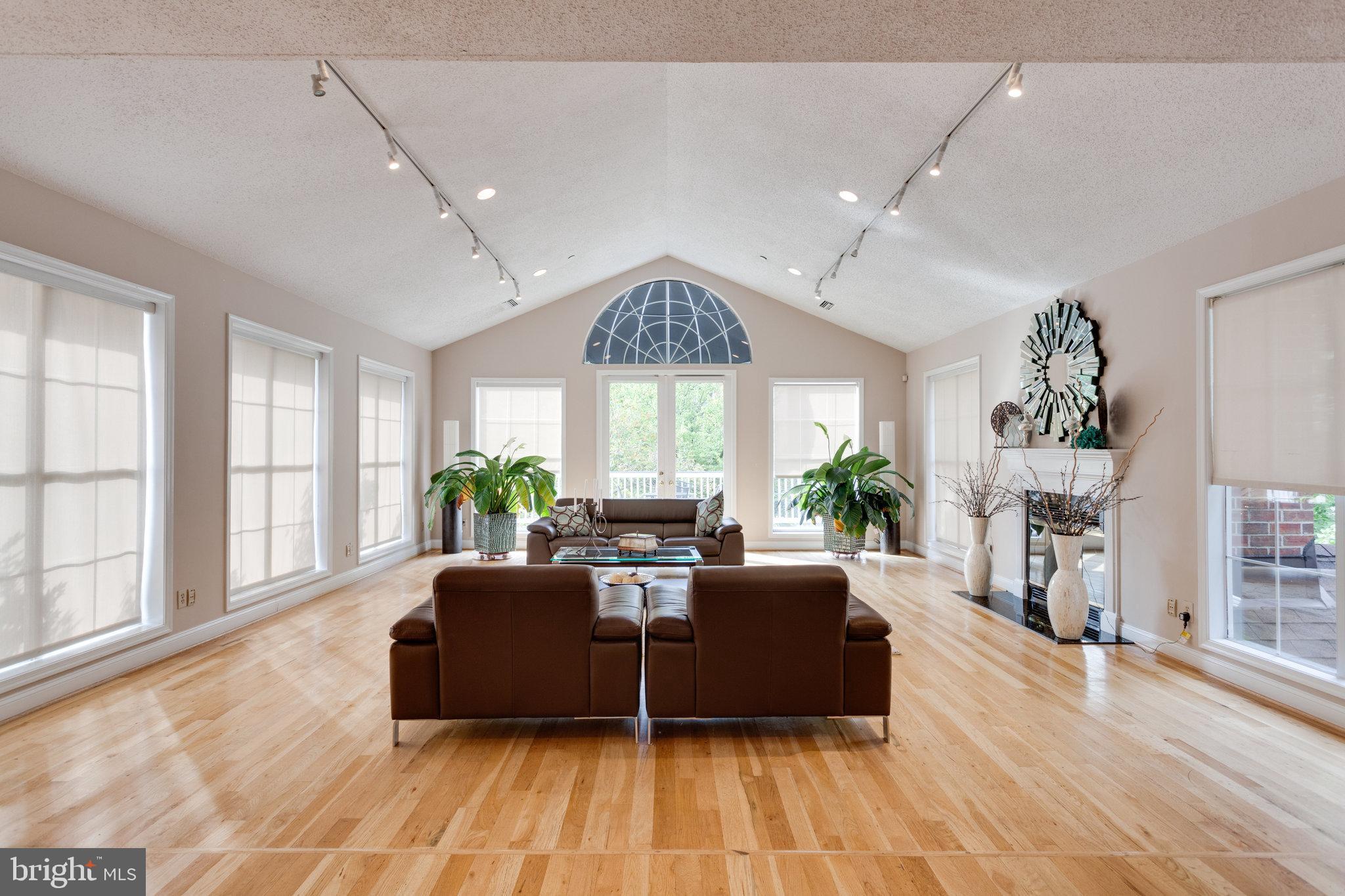 1524 Lincoln Way #307
